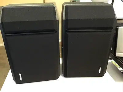 Pair of Bose bookshelf speakers - good used condition