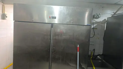 Freezer upright freezer