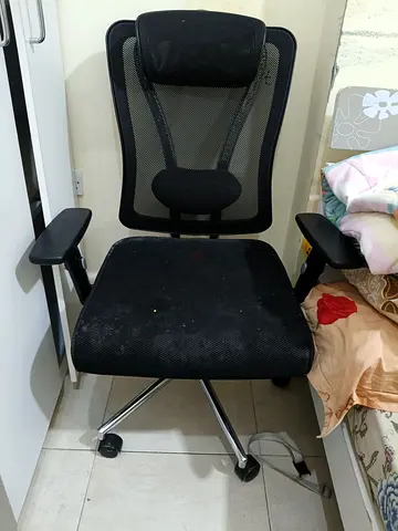 Ergonomic Black Mesh Office Chair with Headrest and Lumbar Support