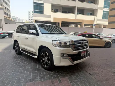 Pristine Toyota Land Cruiser VXR Grand Touring 2018 | GCC Specs