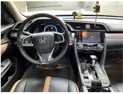 صورة 8 لـ 2016 Honda CIVIC