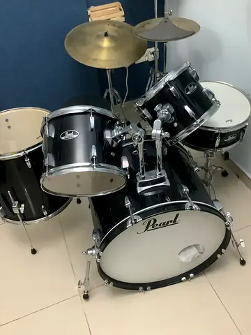 Pearl Drum Kit with Cymbals - Good Condition