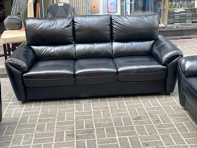 3+2+1-Seater Black Leather Sofa in Good Condition