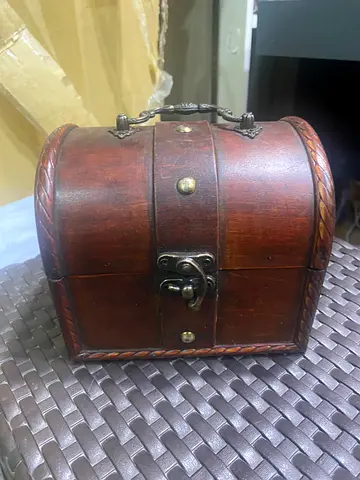 Wooden treasure box with handle-15cm length