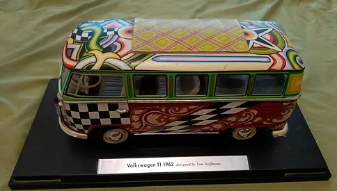 Decorative Volkswagen T1 1962 Model Collectible Diecast Designed by Tom Hoffman 24x10x10 cm Metal