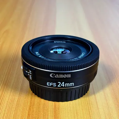 Canon EF-S 24mm f/2.8 STM Pancake Lens - Perfect Condition