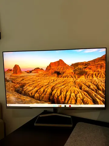 27-inch HP monitor in excellent condition