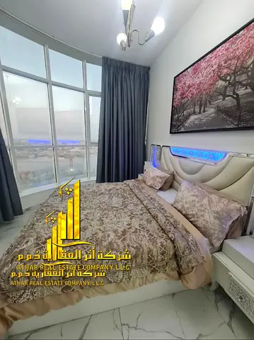 باطلالة بحرية مميزة افخم وارقى ثلاث غرف وصالة مفروشة بالكامل فرش جديد راقى جدا مع جم ومسبح وباركن خاص