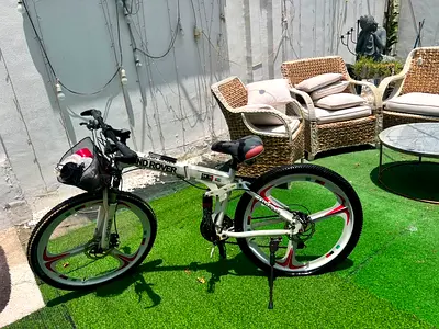 Folding mountain bike with mag wheels — used, good condition