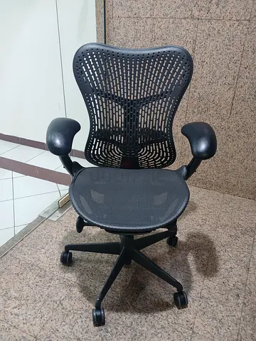 Selleng for Herman miller version 2 excellent condition