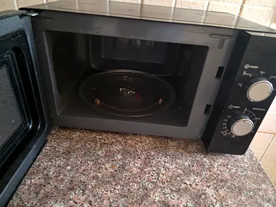 Used countertop microwave oven - good working condition