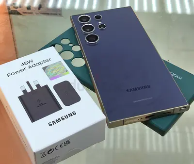 Samsung Galaxy S24 Ultra 45W Samsung charger & case - Good condition