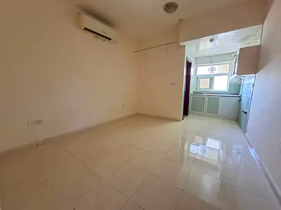 Very big luxury studio available near to schools 🏫