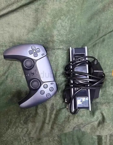PS5 Controller and Charger Bundle (BOTH UNDER WARRANTY)