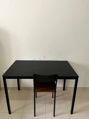 IKEA - SANDSBERG Table