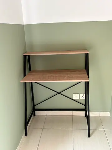 Small two-tiered writing desk - wood look with black legs