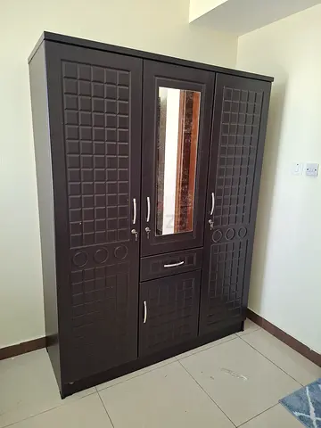 Dark brown 3-door wardrobe with mirror - good condition