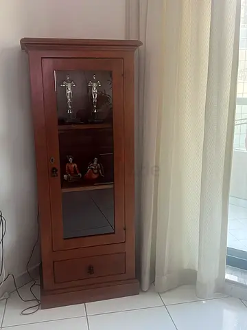 Display cabinet / crockery nd glasses cabinet