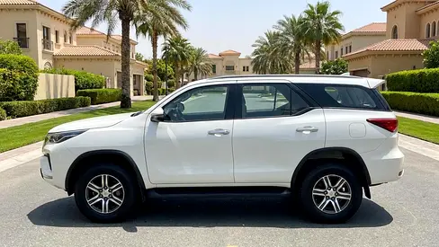 2022 Toyota FORTUNER — фото 3