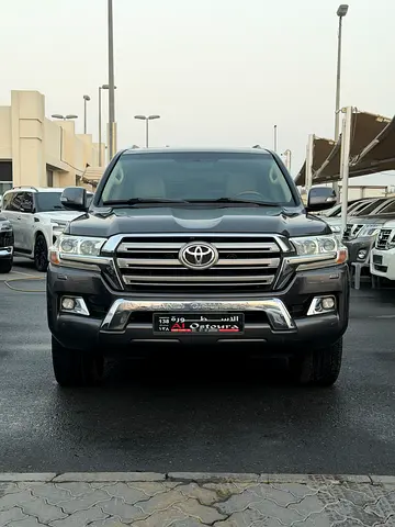 Toyota Land Cruiser GXR 2017 | V6 | GCC Specs | Excellent Condition