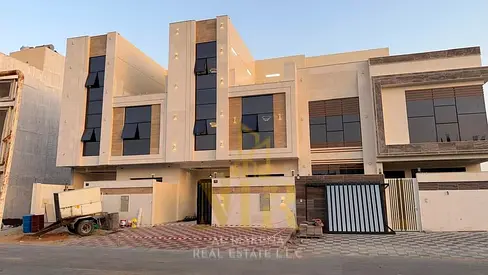 🏡 تاون هاوس للبيع في الحليو 2 – عجمان | مقابل الزاهية | 5 غرف ماستر | طابقين وروف | شامل الرسوم