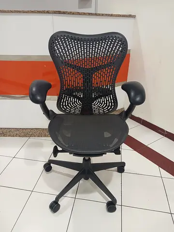 Selleng Herman miller merra version 2 for sale