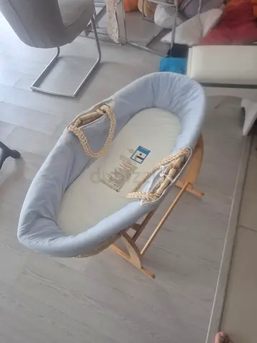 Mothercare infant foam moses basket with removable quilted cover and wooden rocker stand
