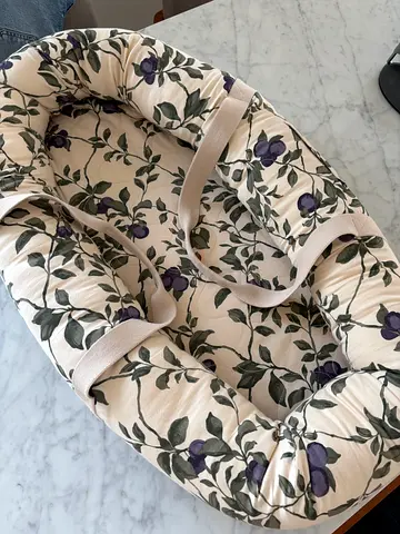 Garbos Friends Baby Nest – Plum Print