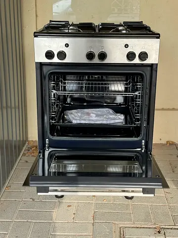 Bosch 60 cm full gas cooker still under warranty