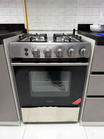 Hisense freestanding gas cooker with oven - good working condition