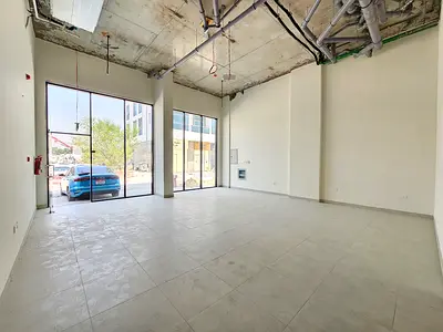 VERY HUGE SPACIOUS BRAND NEW SHOP FOR RENT IN PRIME LOCATION AVAILABLE FOR IMMEDIATE OCCUPANCY WITH HIGH FOOT TRAFFIC FLEXIBLE PAYMENT TERMS AND GREAT DISPLAY WINDOWS