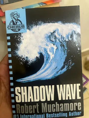 Shadow Wave by Robert Muchamore - Paperback