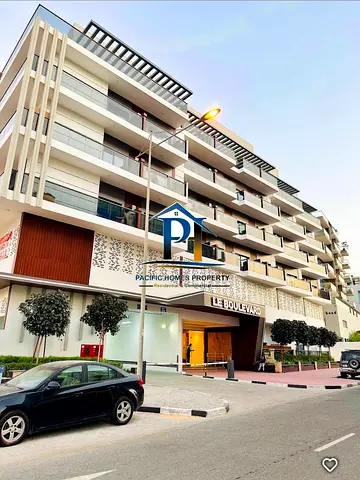 LAVISH | 1BHK | BALCONY | POOL | GYM | PARKING | ONLY FAMILY
