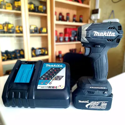 Makita DTD153 Cordless 18v Black Impact Driver Brushless