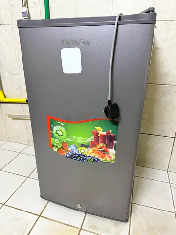 Compact single-door mini fridge - good working condition