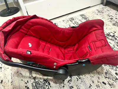 Red Infant Car Seat / Baby Carrier (used)