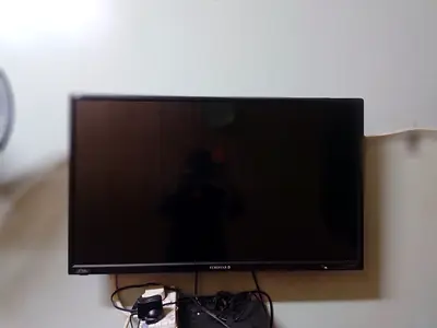 32 and 40 inch tv not smart but I use device that make tv smart with live chanels
