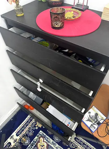 Drawer cabinet