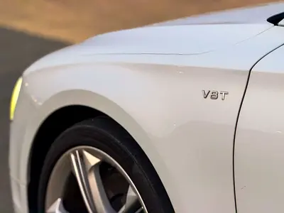 صورة 10 لـ 2013 AUDI S8