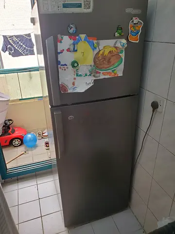 Used single-door refrigerator in good working condition for big faimly