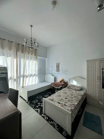 Bed Space with all Bills included near to Metro 🔥 Separate Washroom -  Indian Females Only