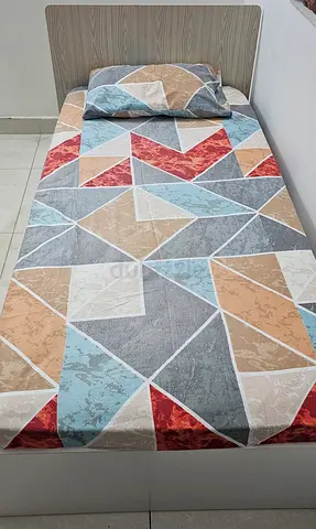 Single bed with mattress - good condition