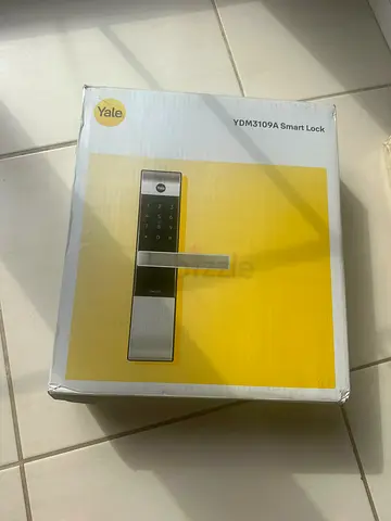 Yale digital door lock (new in box) smart lock