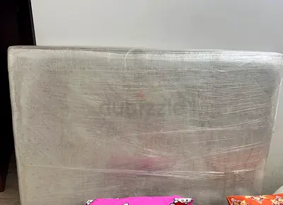 Queen size Medicated Mattress (actual price Aed1000)