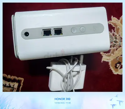 White 5G WiFi sim Router / Mobile Hotspot with original adapter