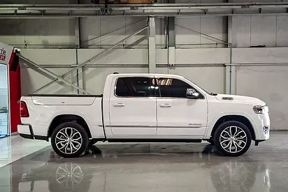2025 RAM 1500 photo 4