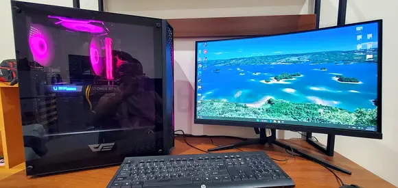 Used Gaming Desktop PC with Curved Monitor and keyboard
