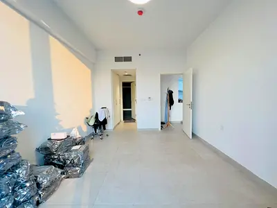 Amazing offer 2bhk with balcony and 3 washroom and close kitchen in aljada price 90k