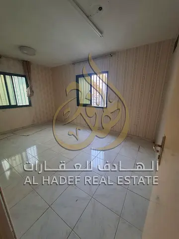 شقة 3 غرف وصالة للايجار السنوي في القاسمية المحطة الشارقة شيرنج صريح عقد عزاب الدفع على 4 أو 6 دفعات عرض خاص 50000 درهم بدلًا من 55000 درهم موقع مميز
