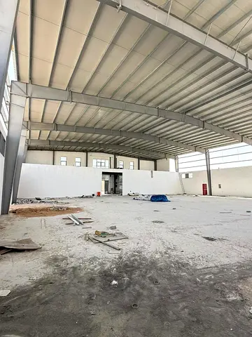 فرصة صناعية استثنائية | 17,000 قدم² + 150 KW كهرباء + شارع رئيسي + ارتداد